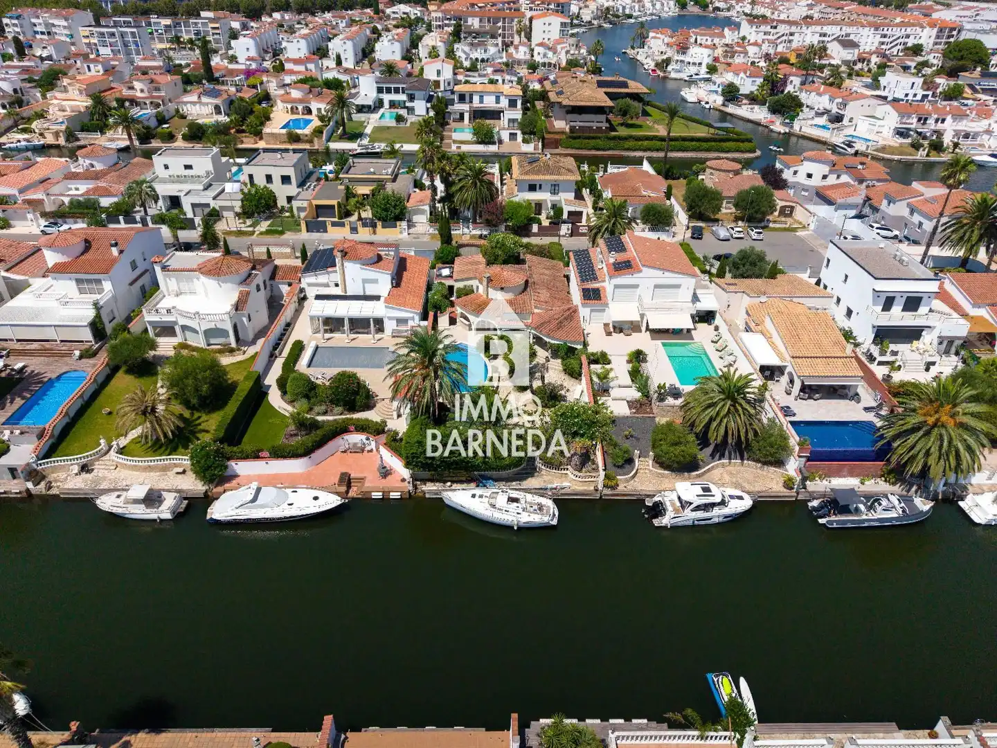 Vista exterior de Casa o xalet en venda en Empuriabrava amb Aire condicionat, Calefacció i Terrassa