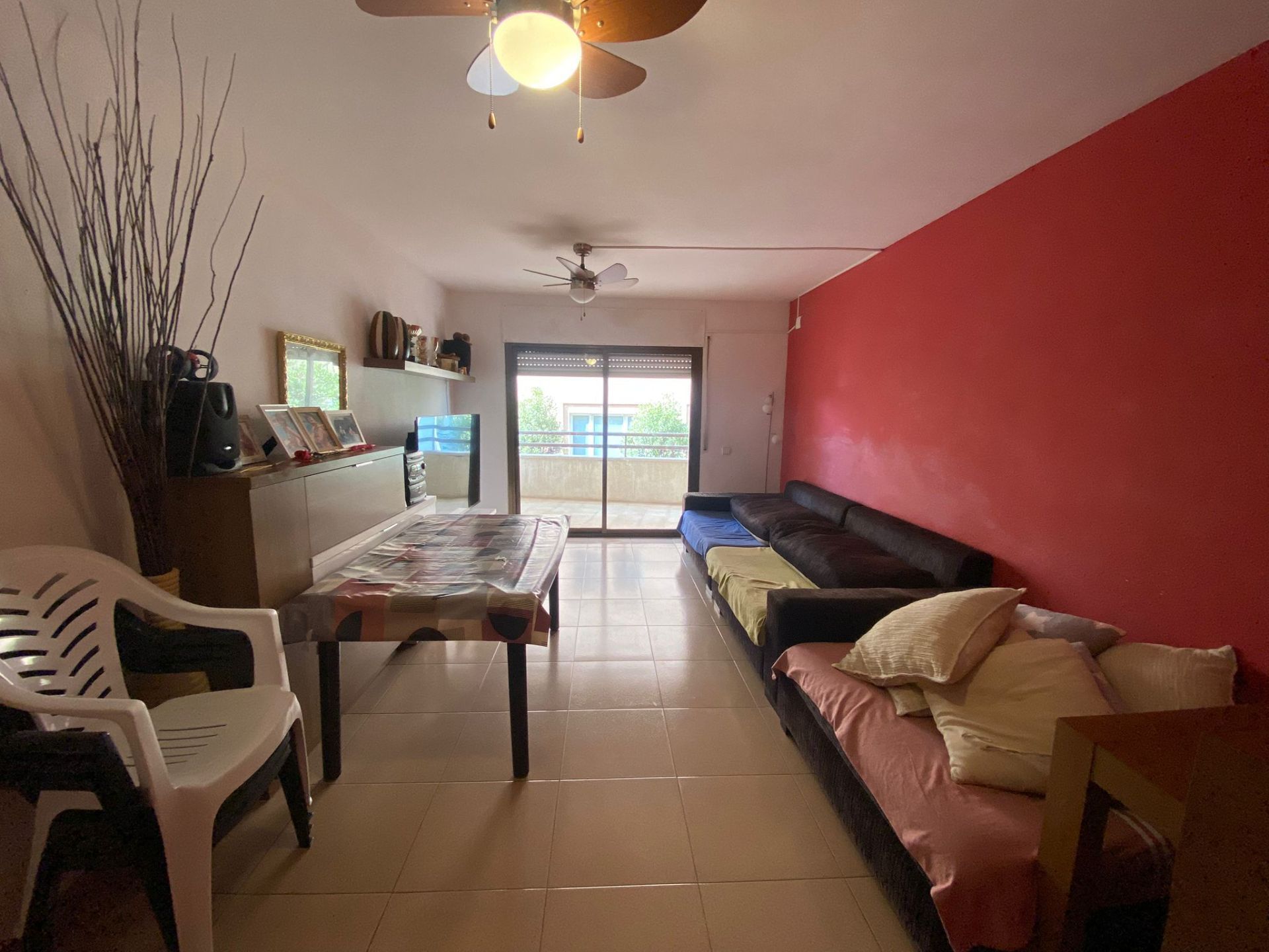 Sala d'estar de Pis de lloguer en Torredembarra amb Terrassa i Moblat