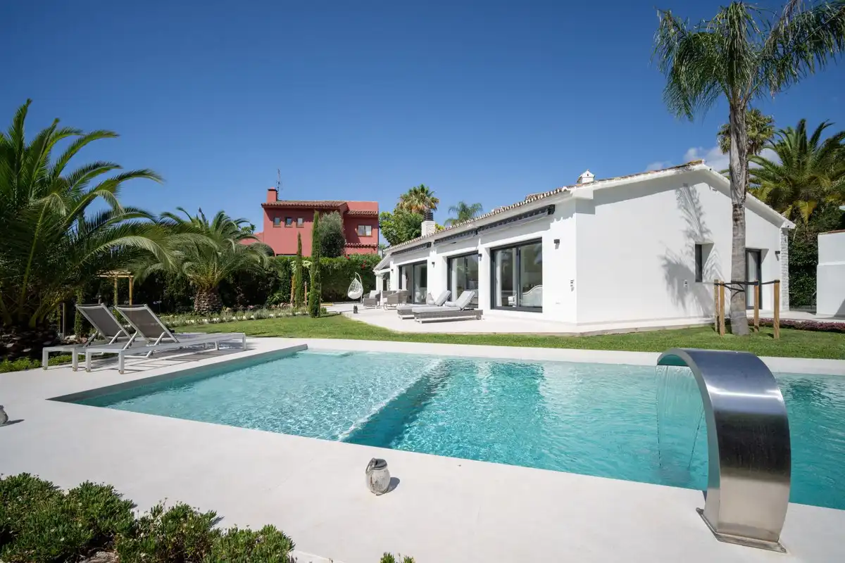 Chalet con piscina en venta en La Quinta, imagen 13