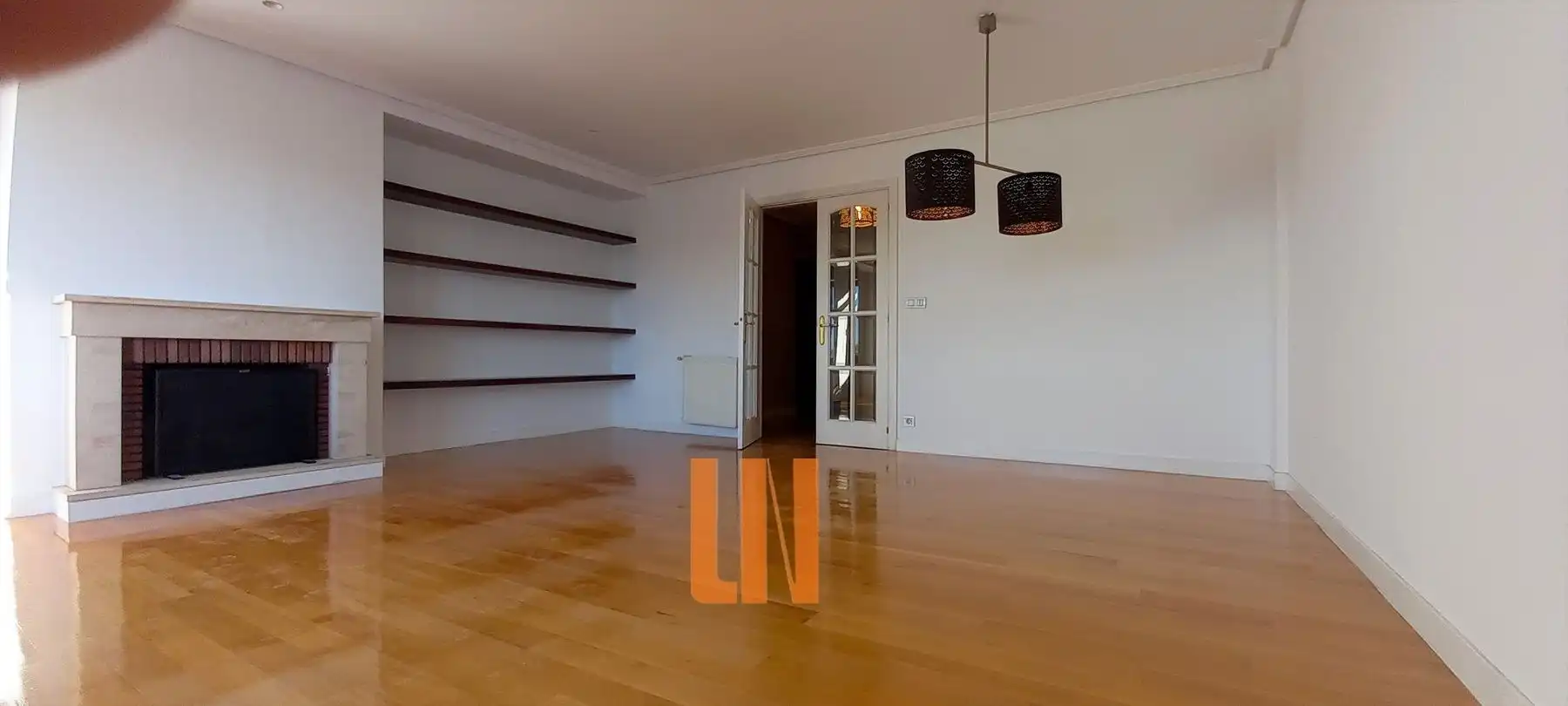 Sala d'estar de Pis de lloguer en Oleiros amb Calefacció, Parquet i Traster
