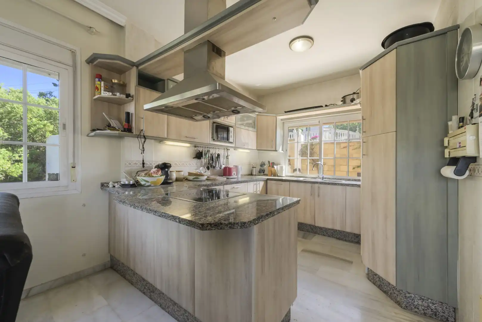 Cuina de Casa o xalet en venda en Mijas amb Aire condicionat, Terrassa i Piscina