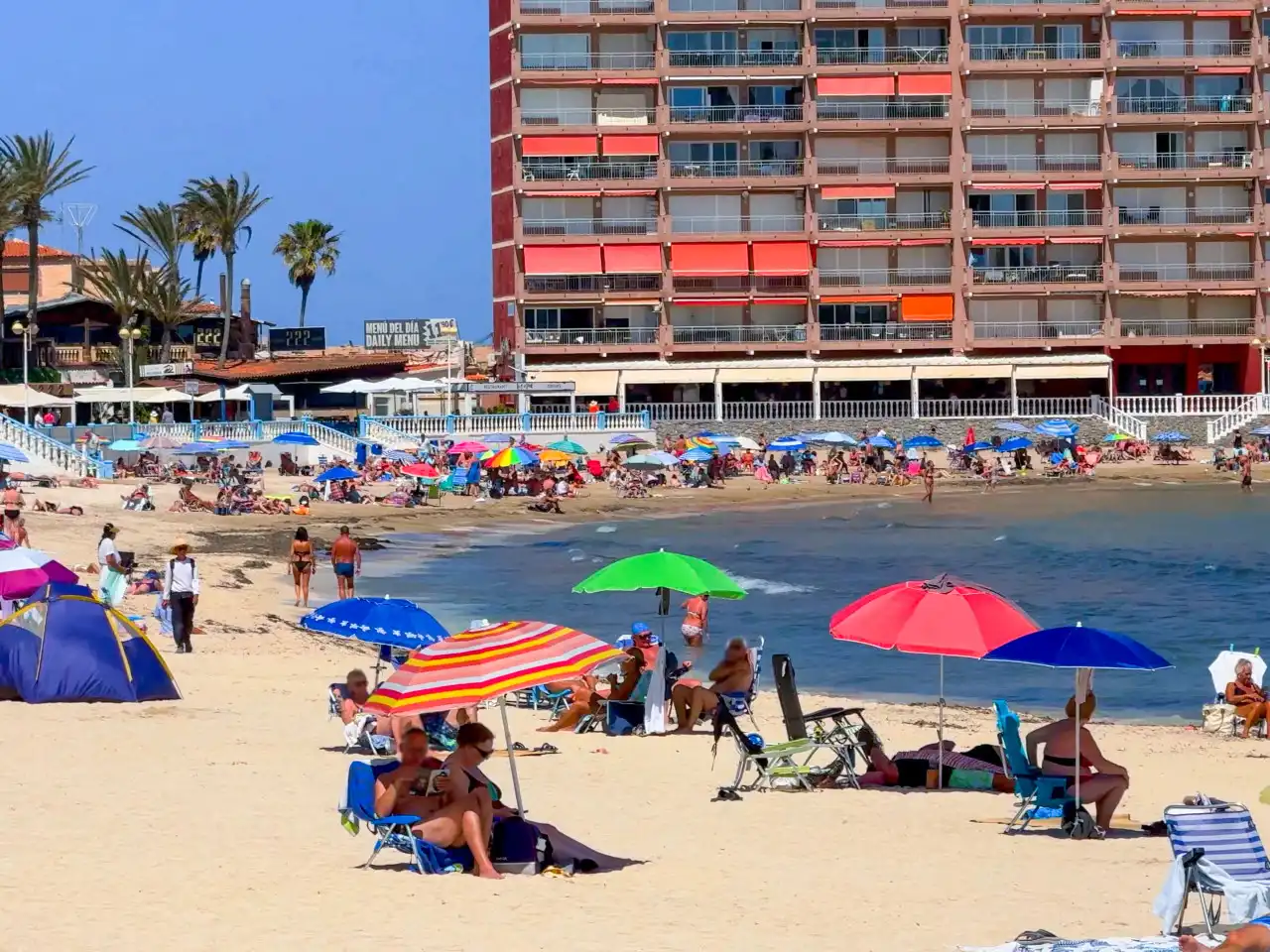 Vista exterior de Ático en venta en Torrevieja con Calefacción, Terraza y Balcón