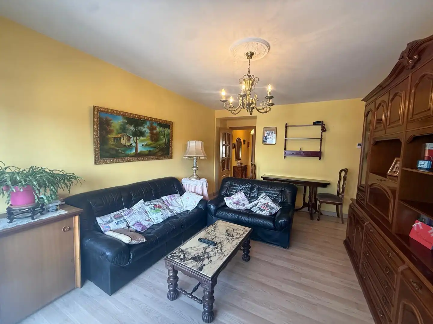 Sala de estar de Piso en venta en Avilés con Calefacción, Terraza y Amueblado