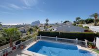 Vista exterior de Casa o xalet en venda en Calpe / Calp amb Aire condicionat, Terrassa i Piscina