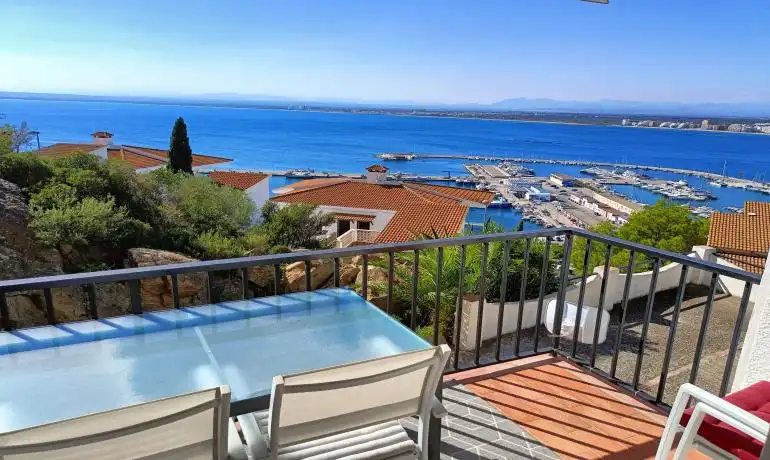 Apartment with garden for sale in Almadrava - Canyelles - Puig-Rom, imagen 3