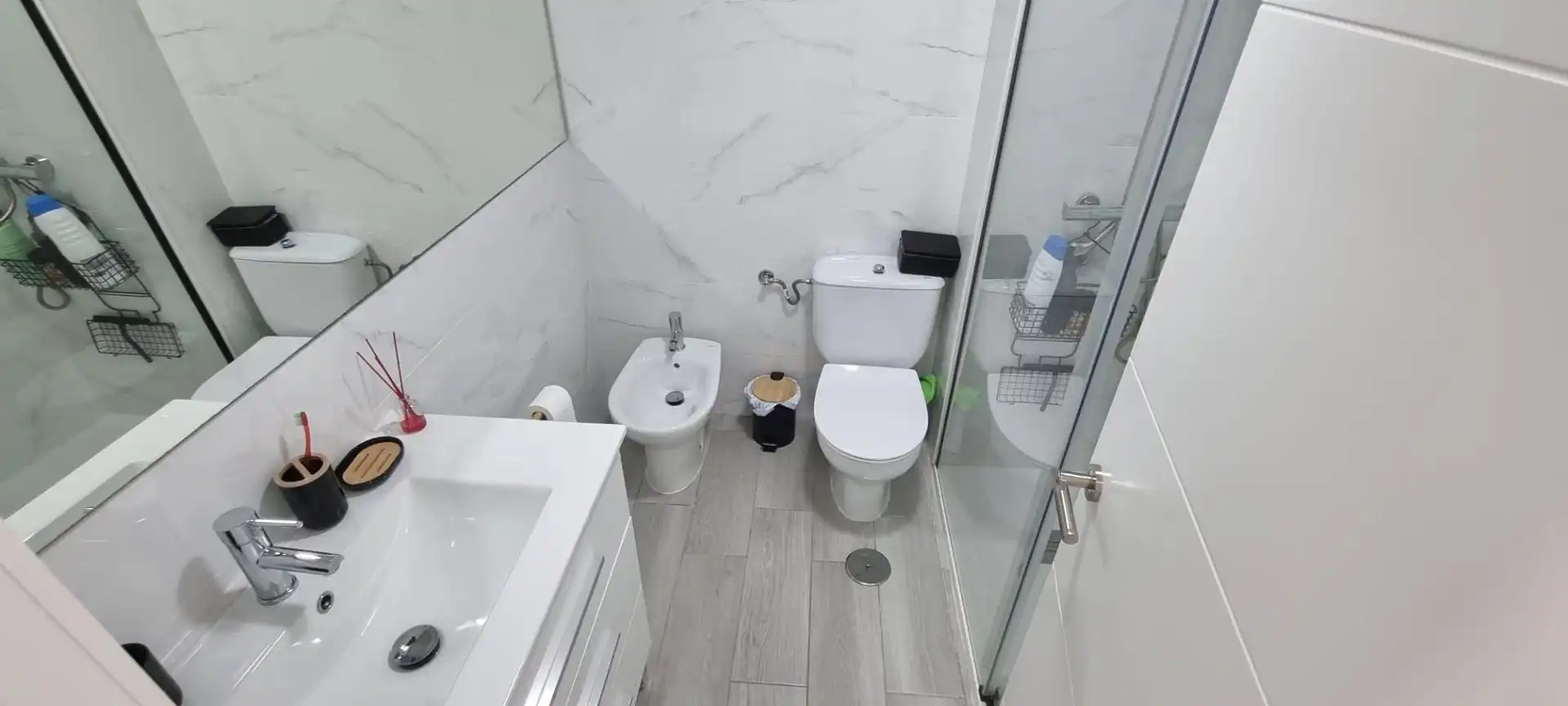 Bany de Pis en venda en Fuengirola amb Aire condicionat, Calefacció i Jardí privat