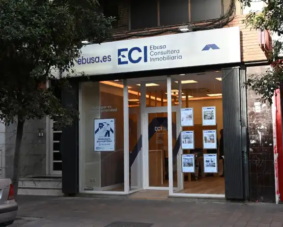 Vista exterior de Piso en venta en Cornellà de Llobregat con Amueblado