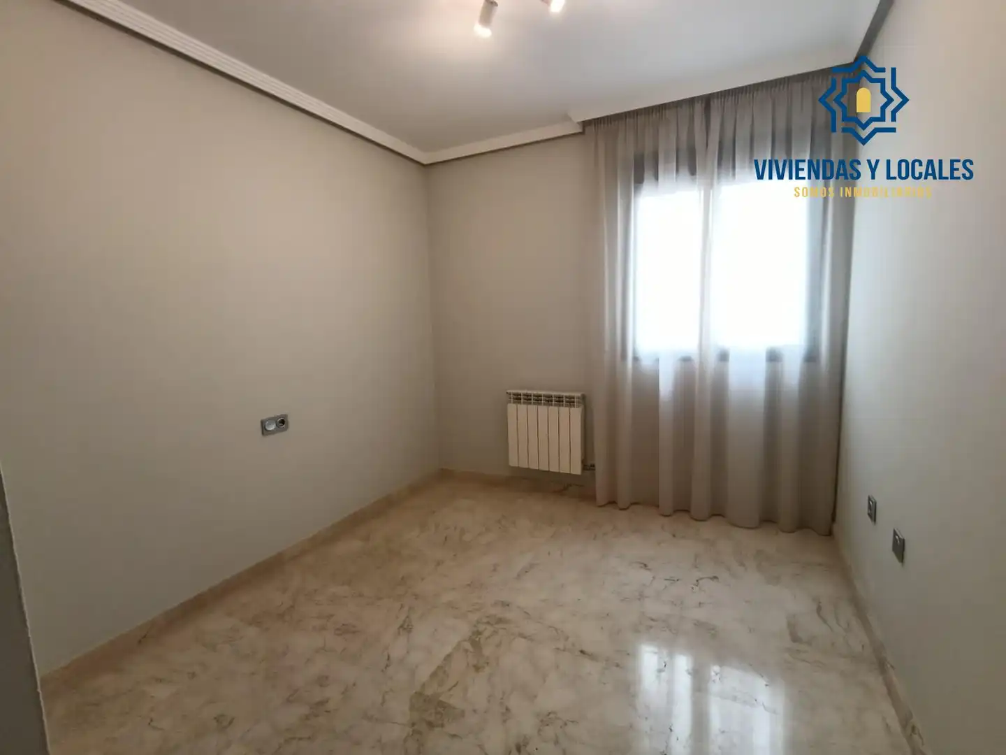 Bedroom of Flat for rent in Granada  with Air Conditioner, Heating and Furnished