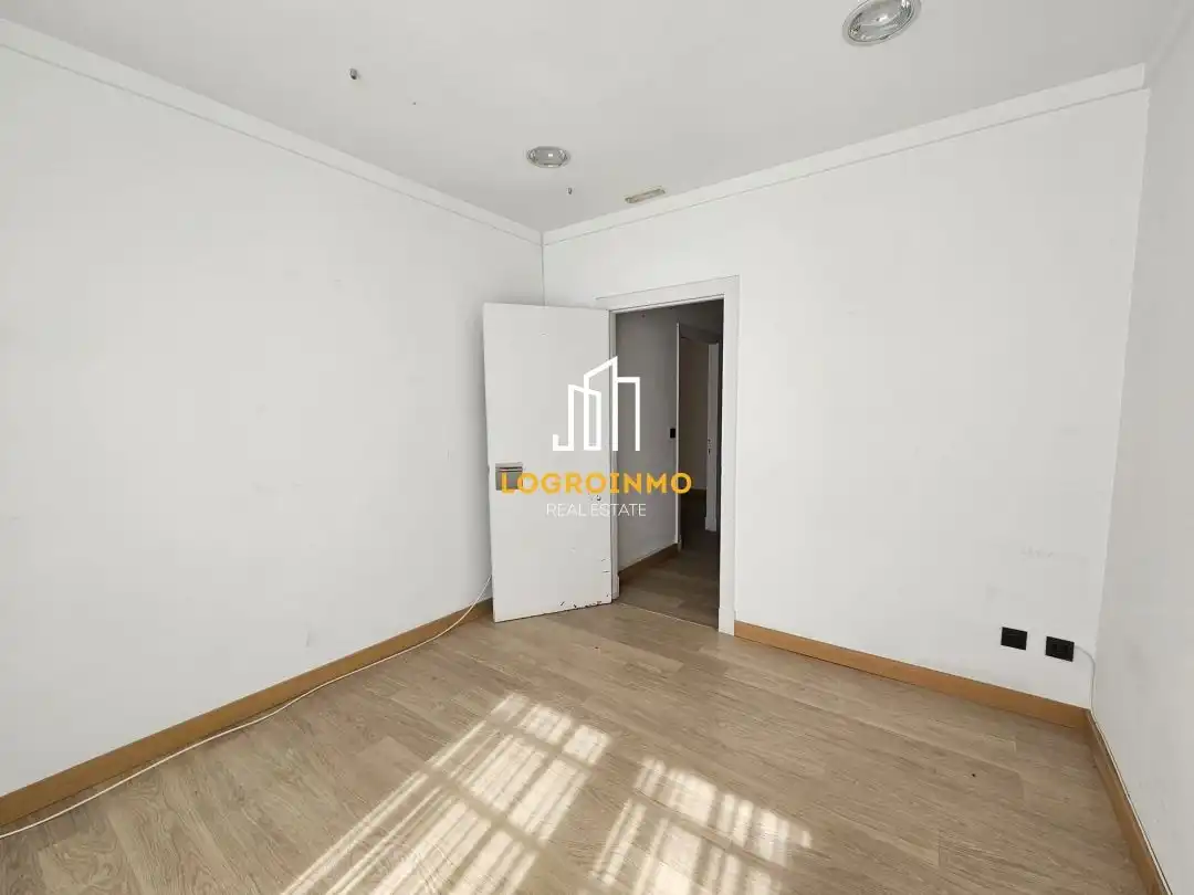Flat for sale in  Logroño  with Air Conditioner, Heating and Storage room