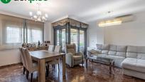 Sala d'estar de Casa adosada en venda en Armilla amb Calefacció, Terrassa i Balcó