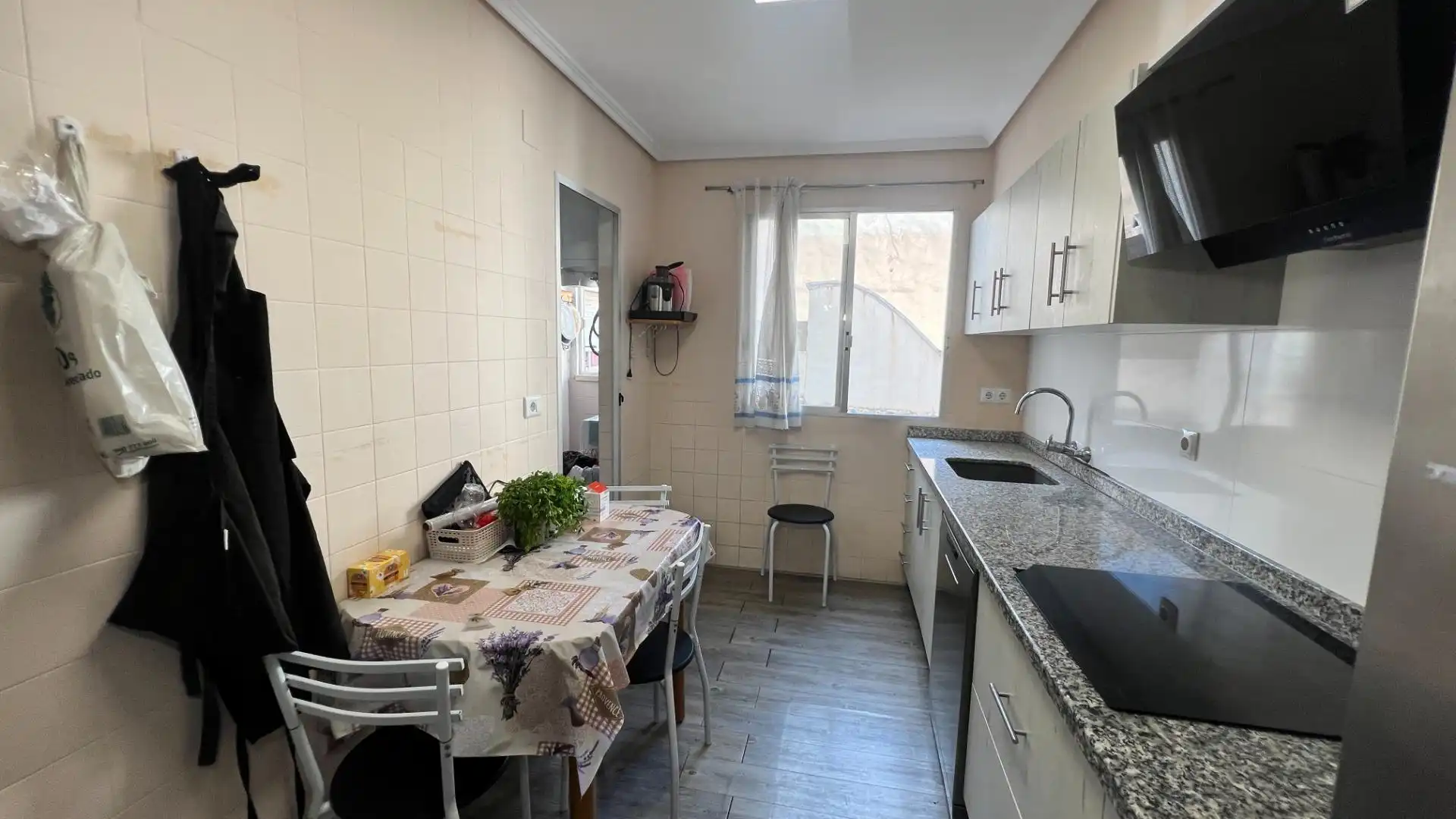Küche von Wohnung zum Verkauf in Burriana / Borriana mit Klimaanlage, Heizung und Abstellraum