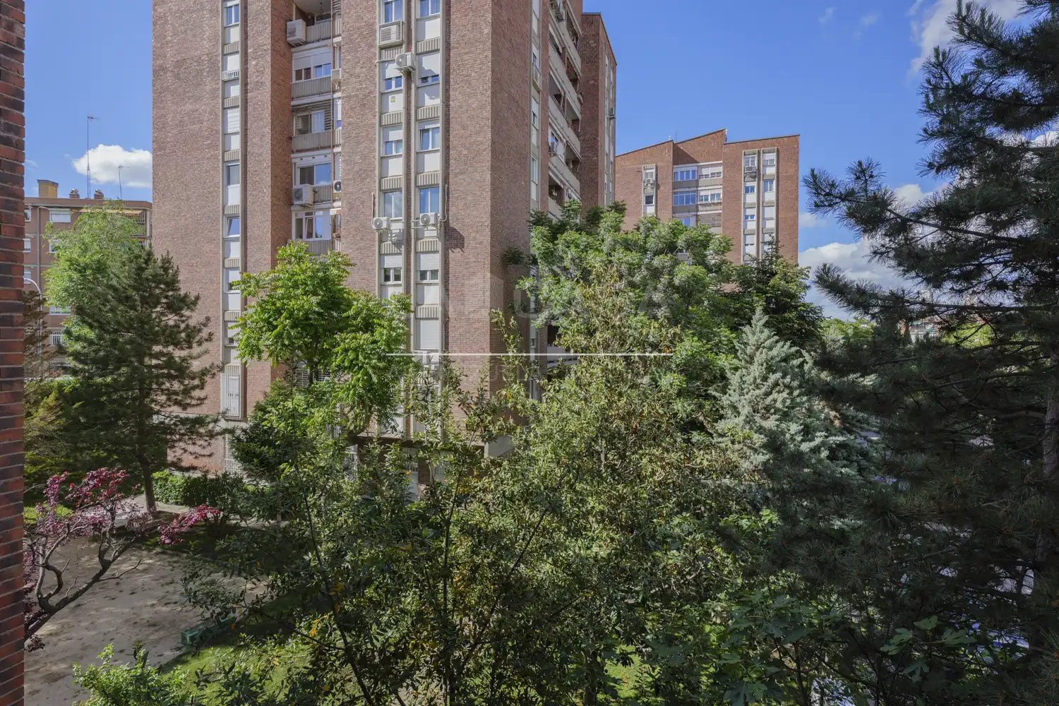 Vista exterior de Piso en venta en Madrid con Calefacción y Terraza