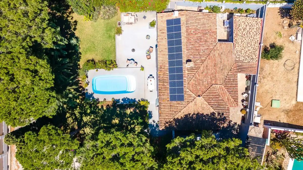 Vista exterior de Casa o xalet en venda en Marbella amb Aire condicionat, Calefacció i Jardí privat