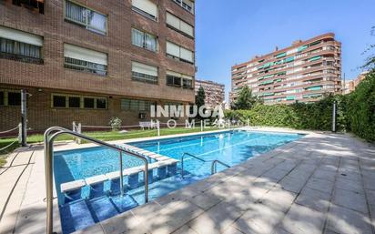 Swimming pool of Flat to rent in  Madrid Capital  with Air Conditioner, Private garden and Storage room