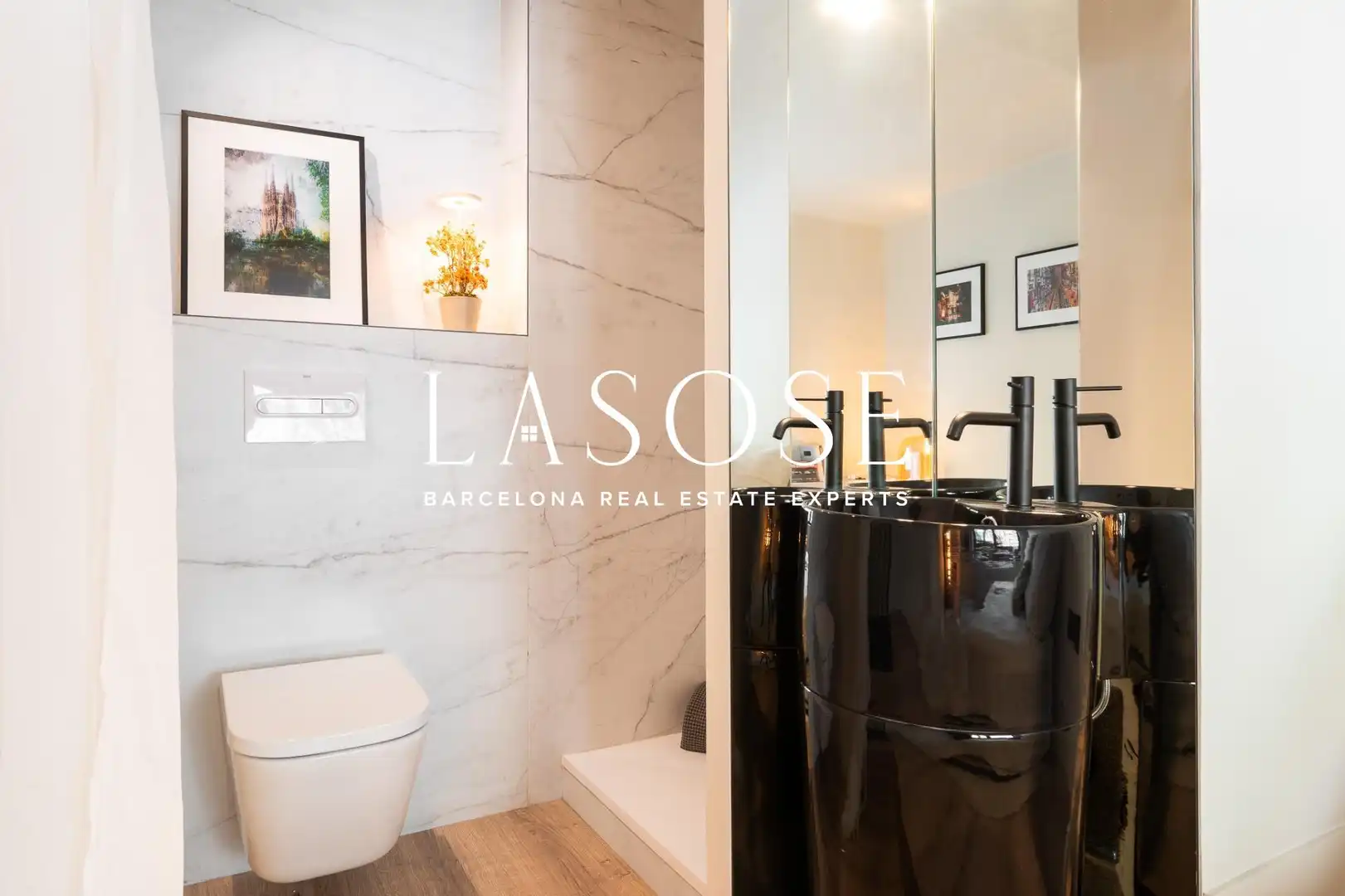 Bany de Apartament de lloguer en Barcelona amb Aire condicionat, Calefacció i Terrassa