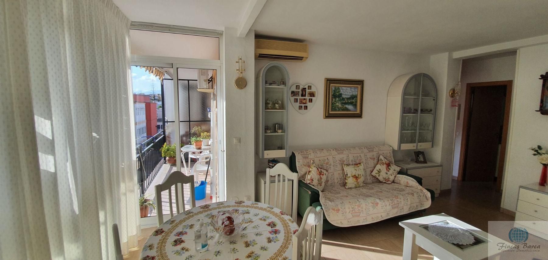 Sala d'estar de Pis en venda en Fuengirola amb Aire condicionat, Terrassa i Traster