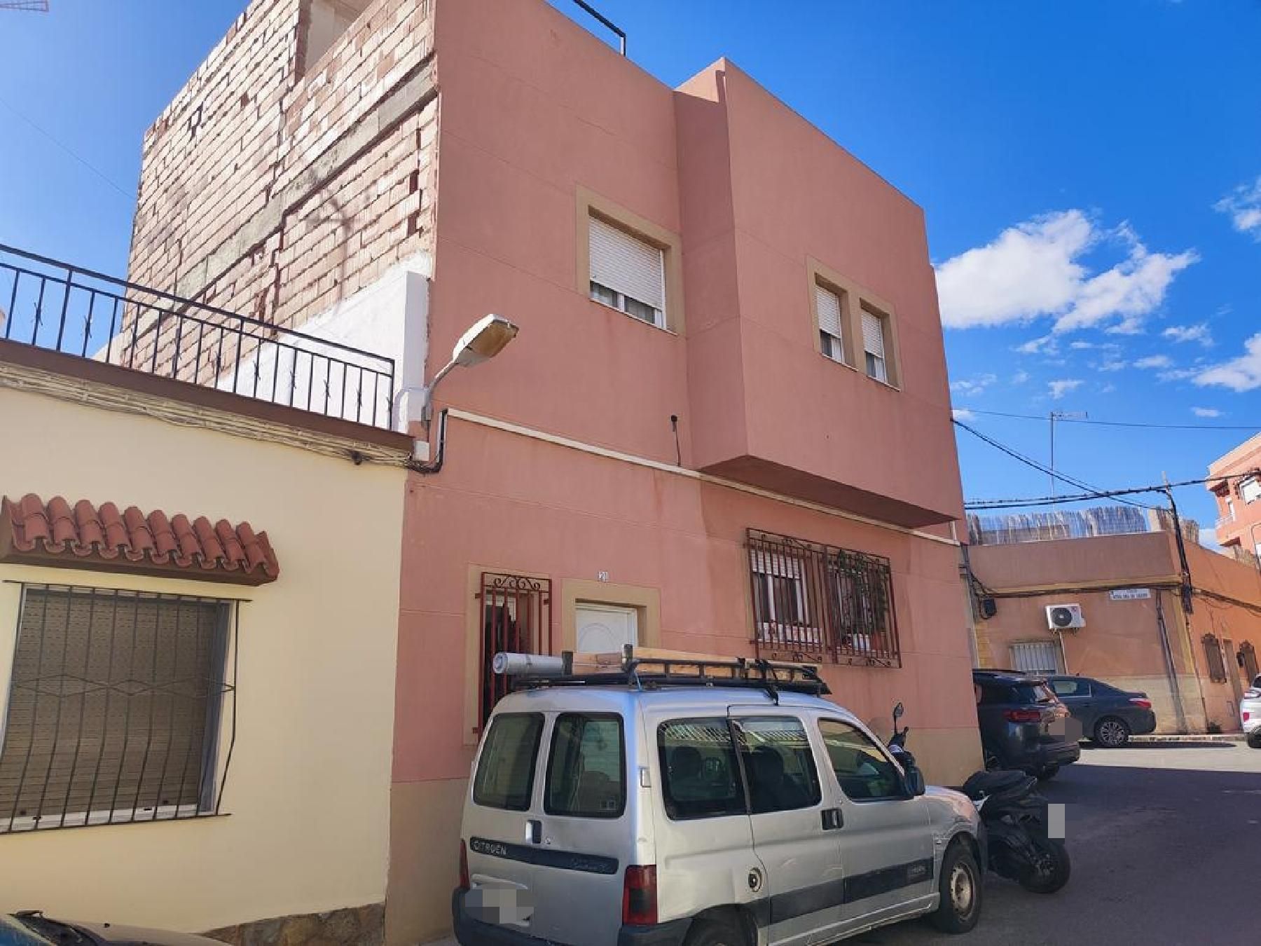 Exterior view of Single-family semi-detached for sale in  Almería Capital