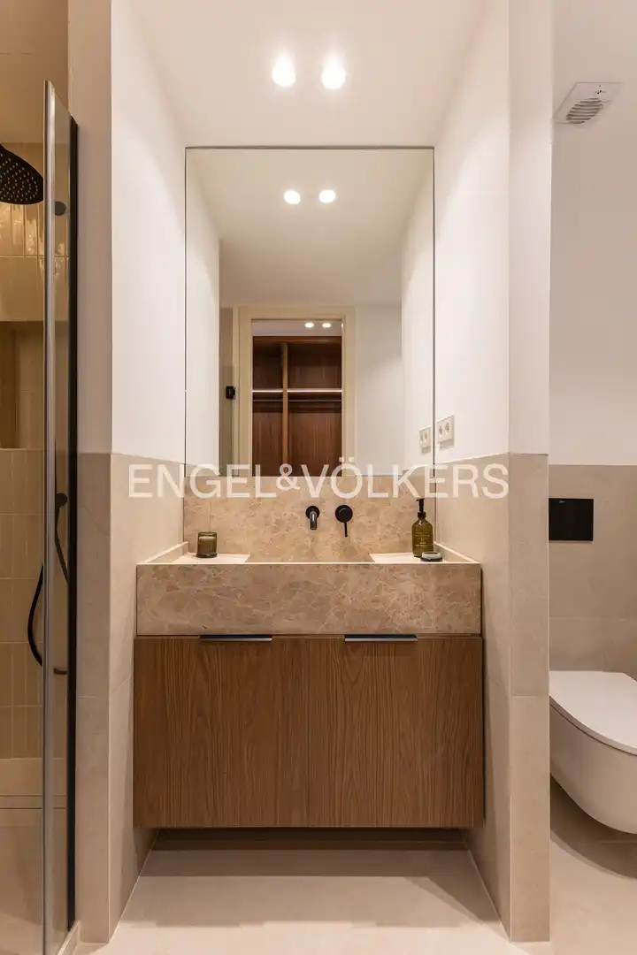 Badezimmer von Wohnung zum Verkauf in Madrid mit Klimaanlage und Heizung