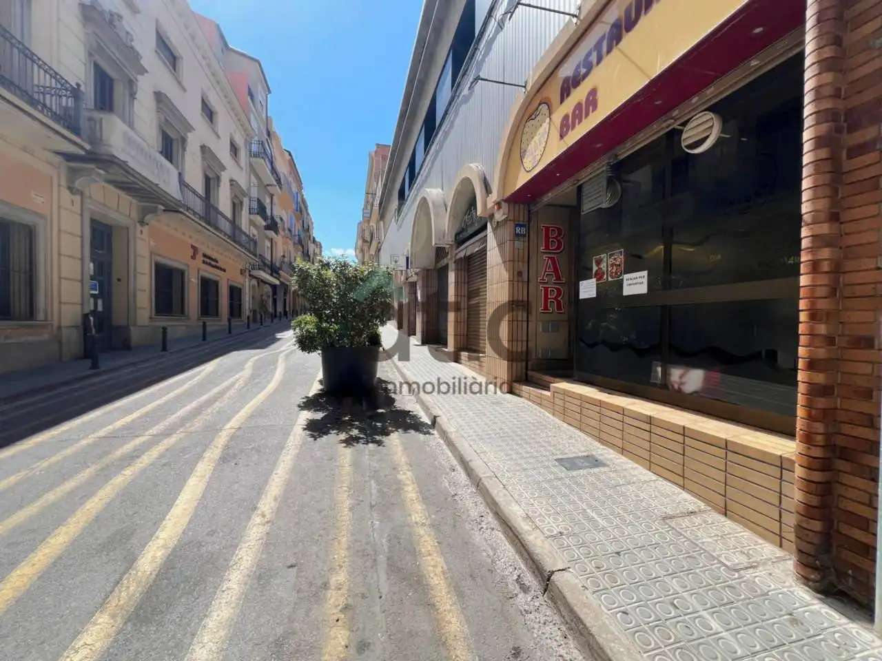 Exterior view of Commercial properties for rent in Manresa