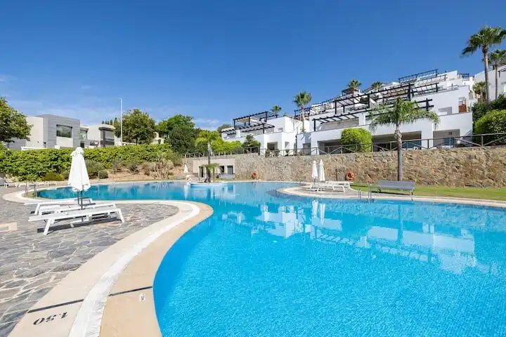 Piscina de Casa o xalet en venda en Marbella amb Jardí privat, Terrassa i Traster