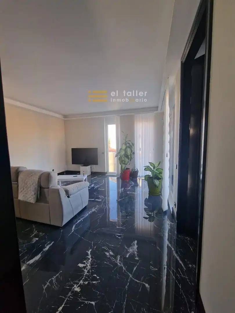 Vista exterior de Casa o xalet en venda en Carbajosa de la Sagrada amb Calefacció, Terrassa i Piscina
