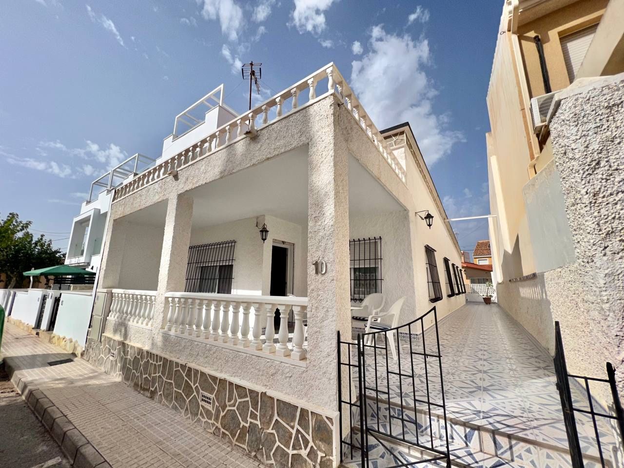 Exterior view of Single-family semi-detached to rent in Pilar de la Horadada  with Private garden, Terrace and Storage room
