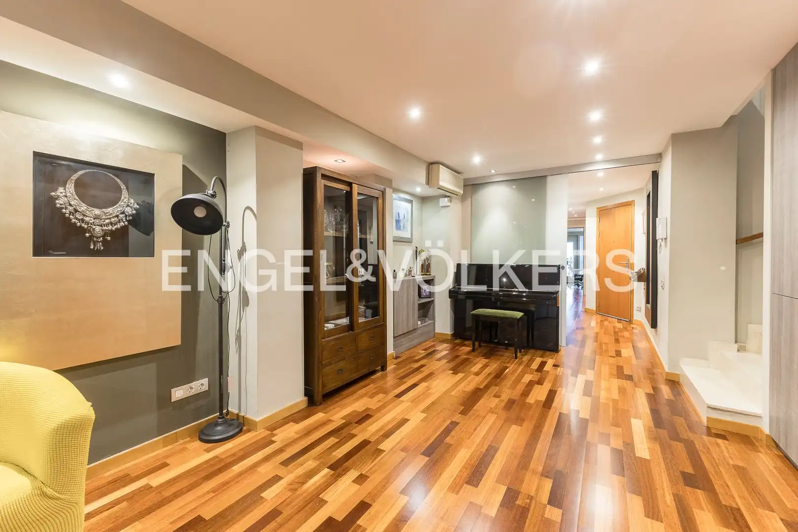Duplexes for sale in Barcelona  with Heating, Parquet flooring and Furnished