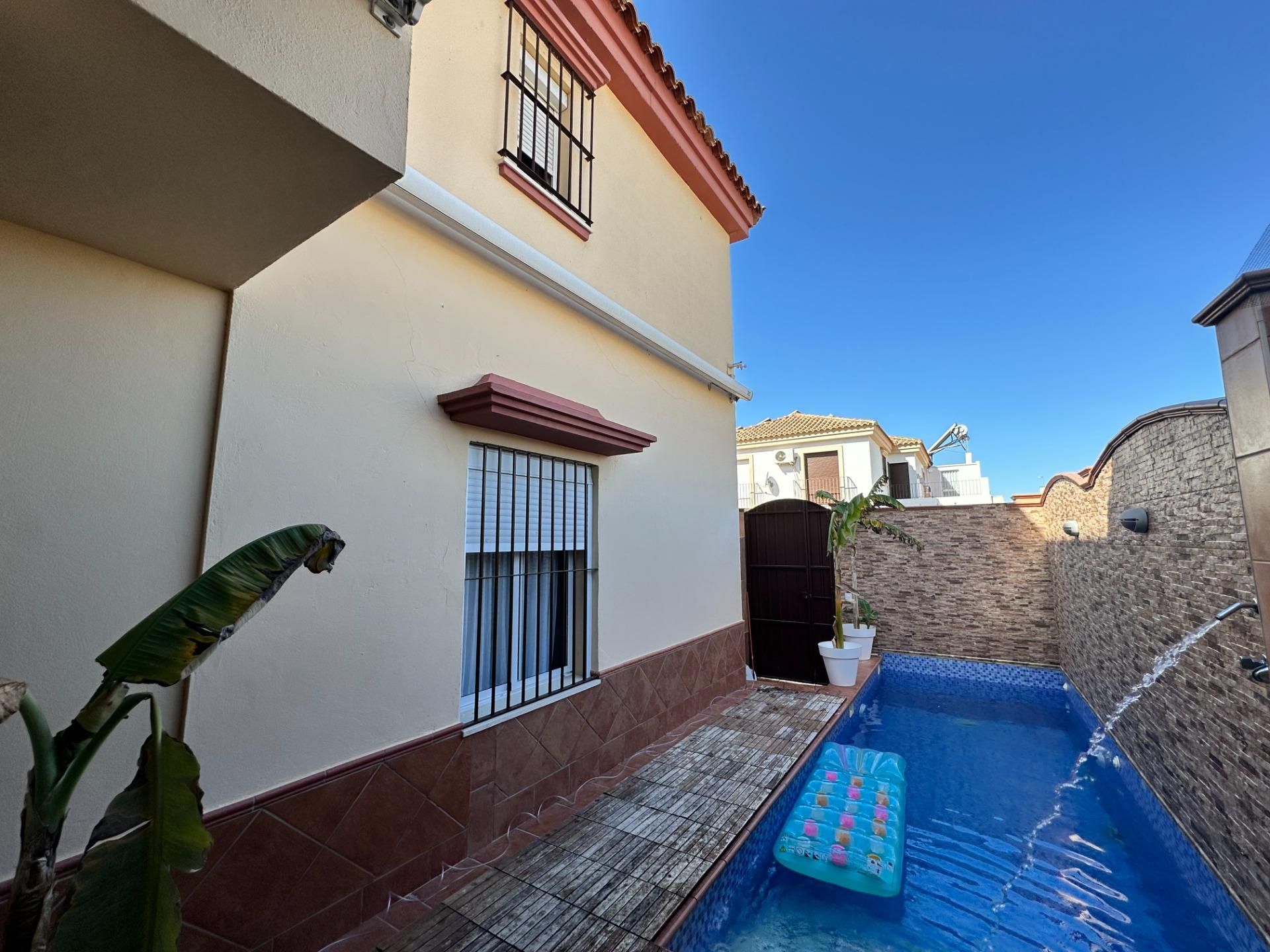 Single-family semi-detached for sale in Lebrija