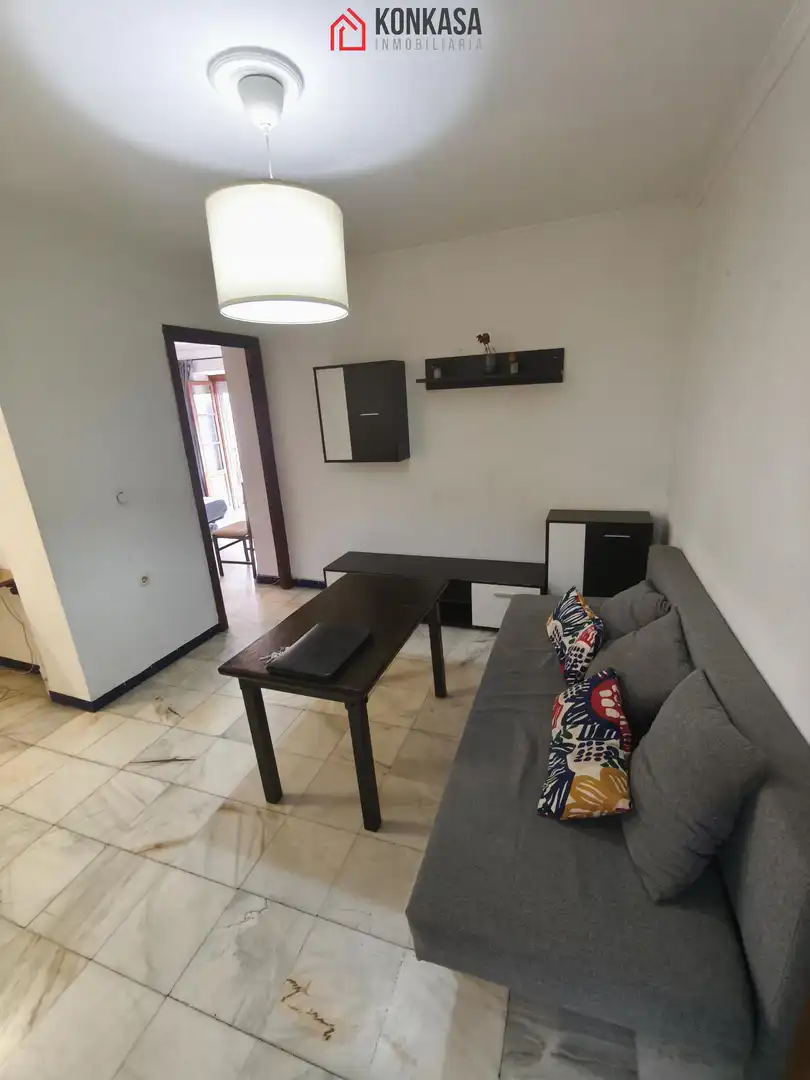 Sala d'estar de Pis de lloguer en Arcos de la Frontera amb Aire condicionat, Moblat i Balcó