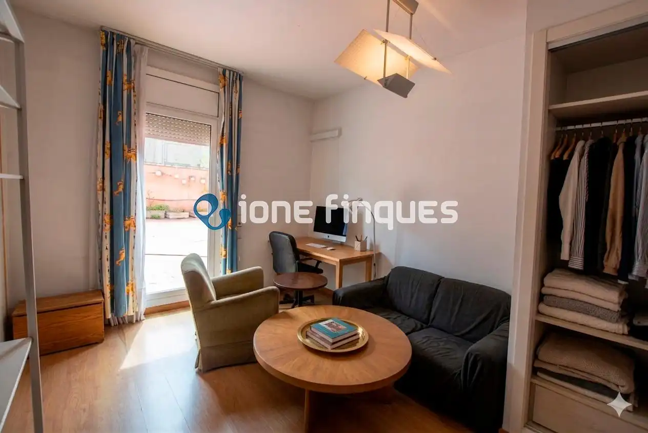 Wohnung zum Verkauf in Barcelona mit Heizung, Privatgarten und Abstellraum