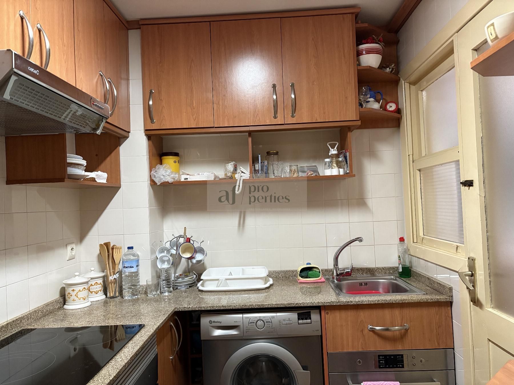 Cuina de Apartament en venda en Vigo  amb Calefacció i Parquet