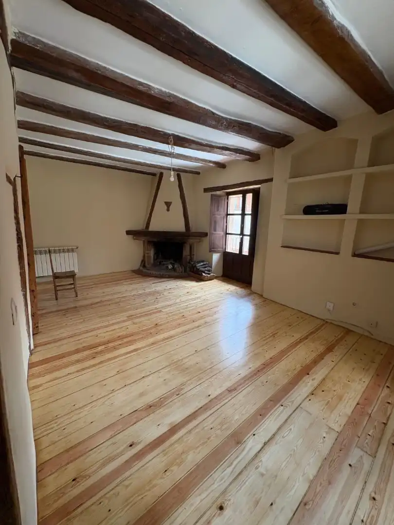 Sala d'estar de Casa adosada en venda en Simancas amb Calefacció, Jardí privat i Parquet