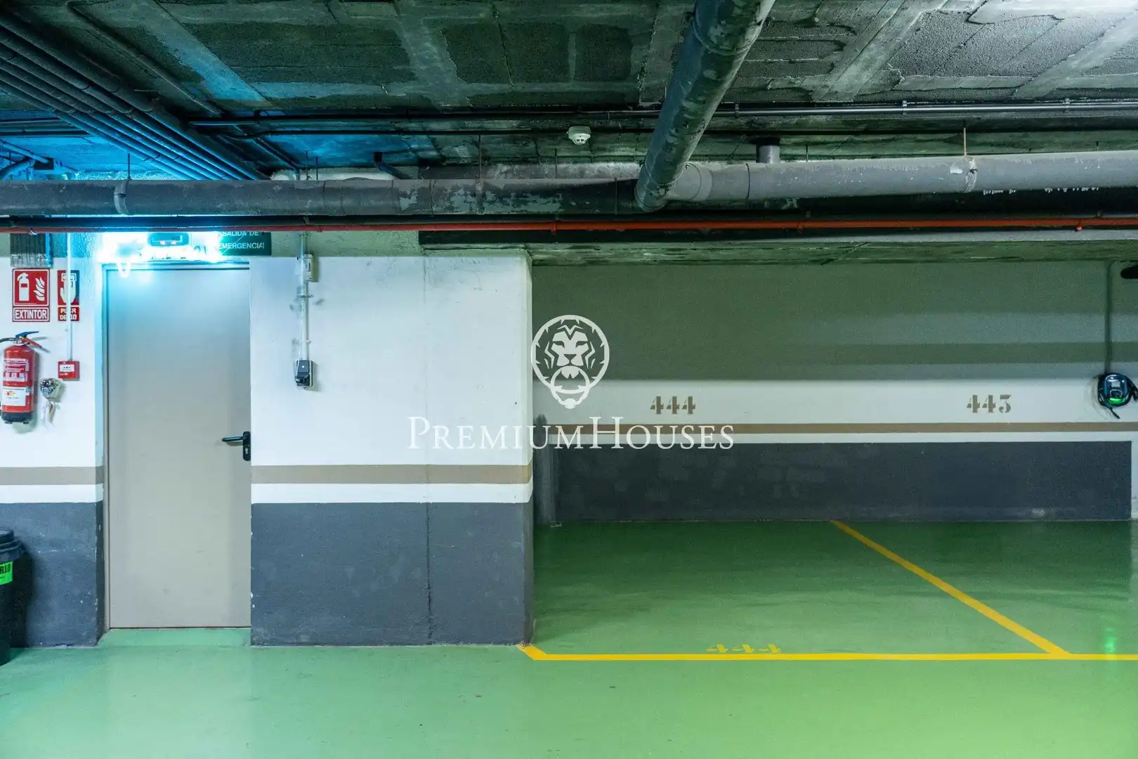 Parking of Ground floor for sale in Sitges  with Air Conditioner, Heating and Private garden