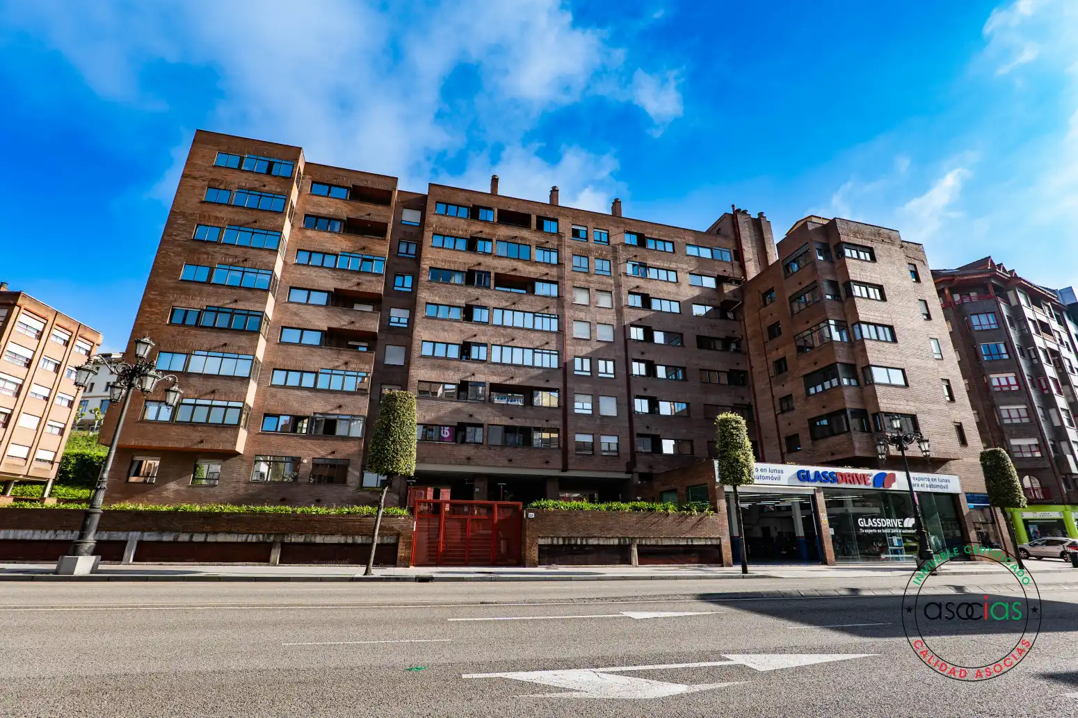 Vista exterior de Pis en venda en Oviedo  amb Calefacció, Parquet i Terrassa