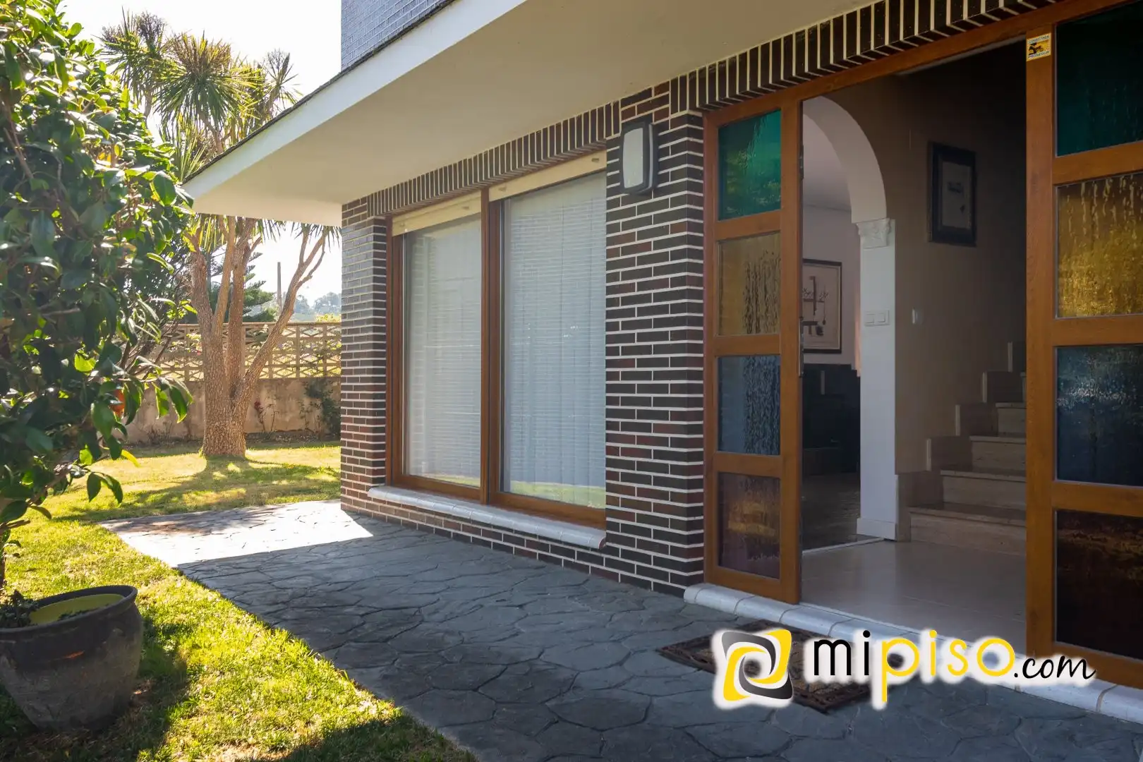 Vista exterior de Casa o xalet en venda en Bárcena de Cicero amb Calefacció, Jardí privat i Piscina