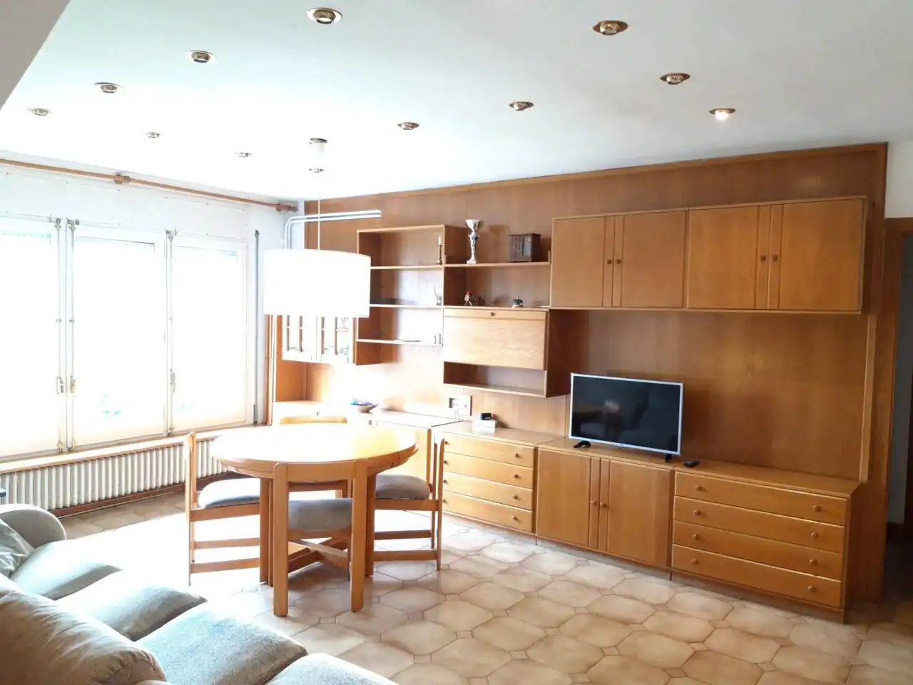 Maisonette zur Miete in Calle BARO DE SAVASSONA, Nord