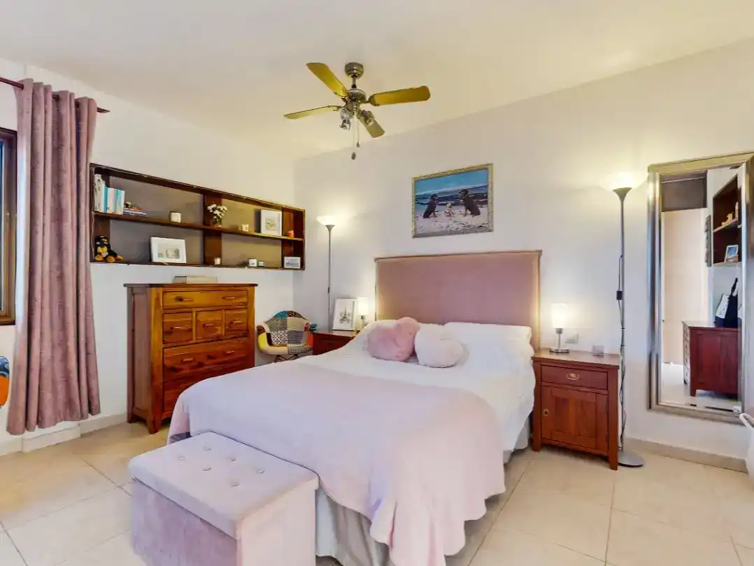 Dormitori de Finca rústica en venda en La Oliva amb Jardí privat i Piscina