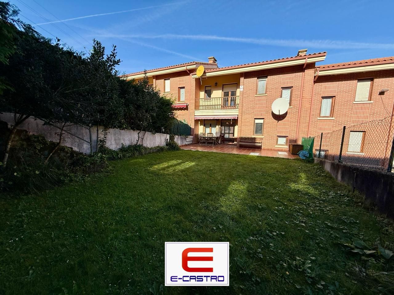 Jardí de Casa o xalet en venda en Castro-Urdiales amb Calefacció, Jardí privat i Parquet