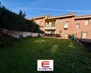 Jardí de Casa o xalet en venda en Castro-Urdiales amb Calefacció, Jardí privat i Parquet