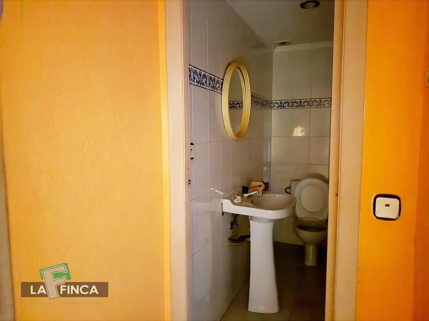 Bathroom of Commercial properties for sale in Avilés