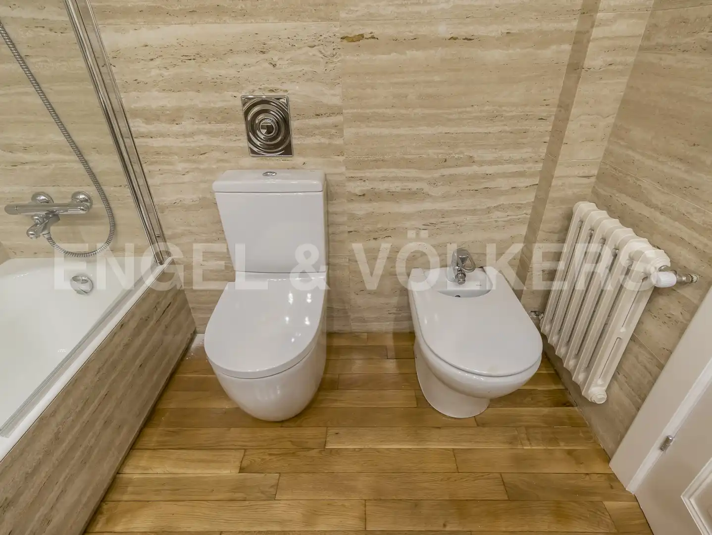 Bathroom of Houses for rent in Barcelona  with Air Conditioner, Heating and Private garden