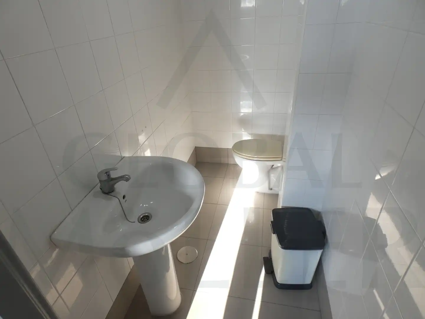 Badezimmer von Fabrikhallen zur Miete in Cartagena ciudad