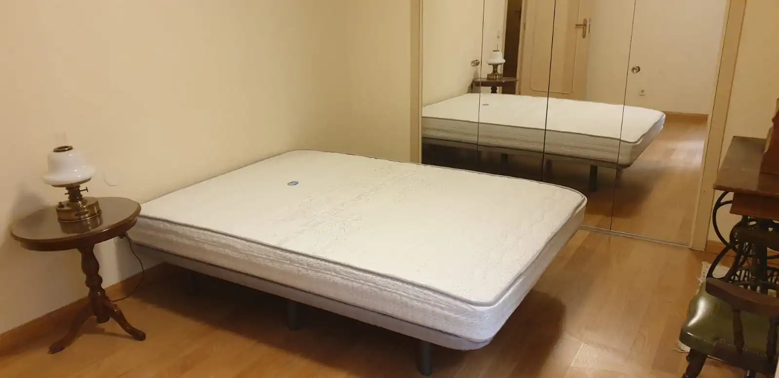 Dormitori de Pis de lloguer en Madrid amb Aire condicionat, Calefacció i Terrassa