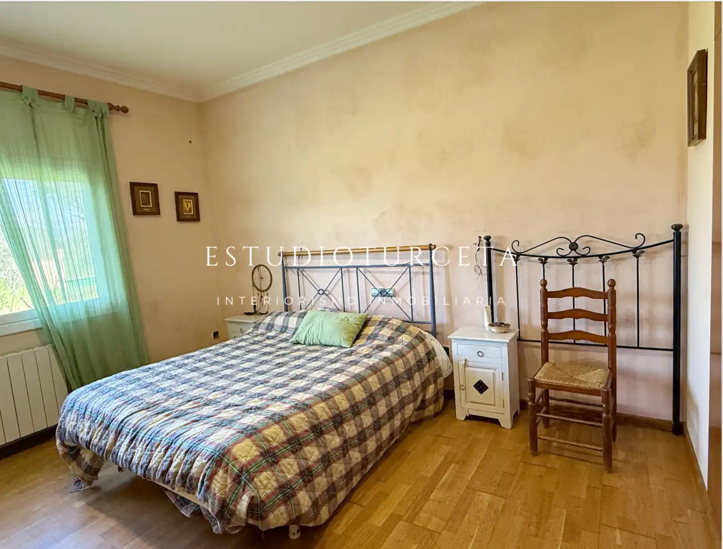 Dormitori de Casa o xalet en venda en Llagostera amb Calefacció, Jardí privat i Forn