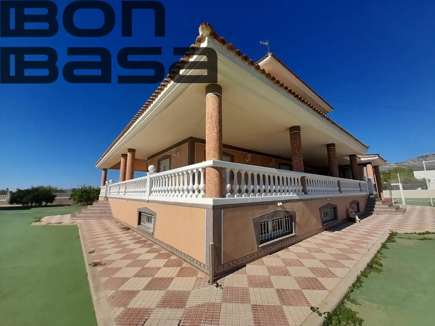 Vista exterior de Casa o xalet en venda en Alicante / Alacant amb Aire condicionat, Jardí privat i Piscina