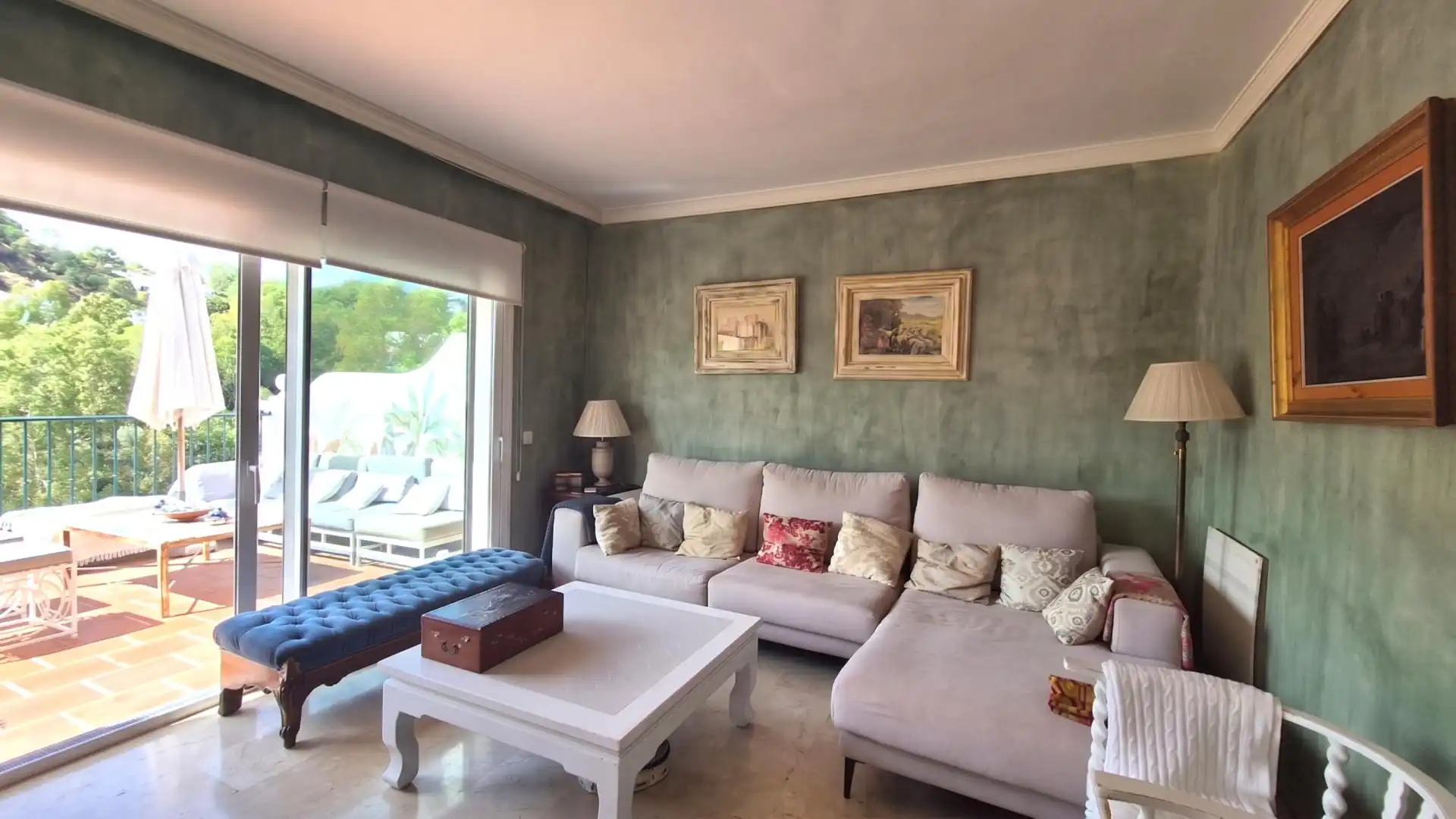 Living room of Houses for sale in Benahavís  with Air Conditioner, Terrace and Storage room