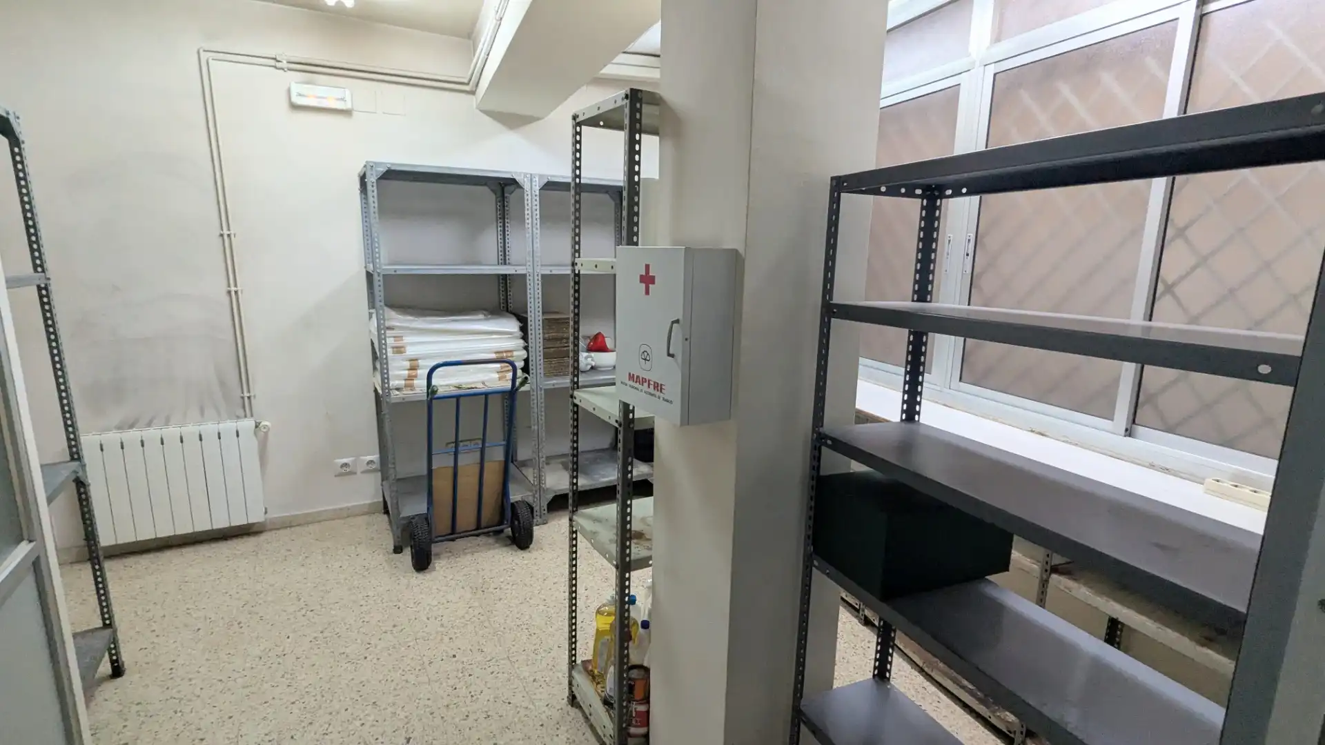 Local en venta en Barcelona con Calefacción, Internet y Alarma
