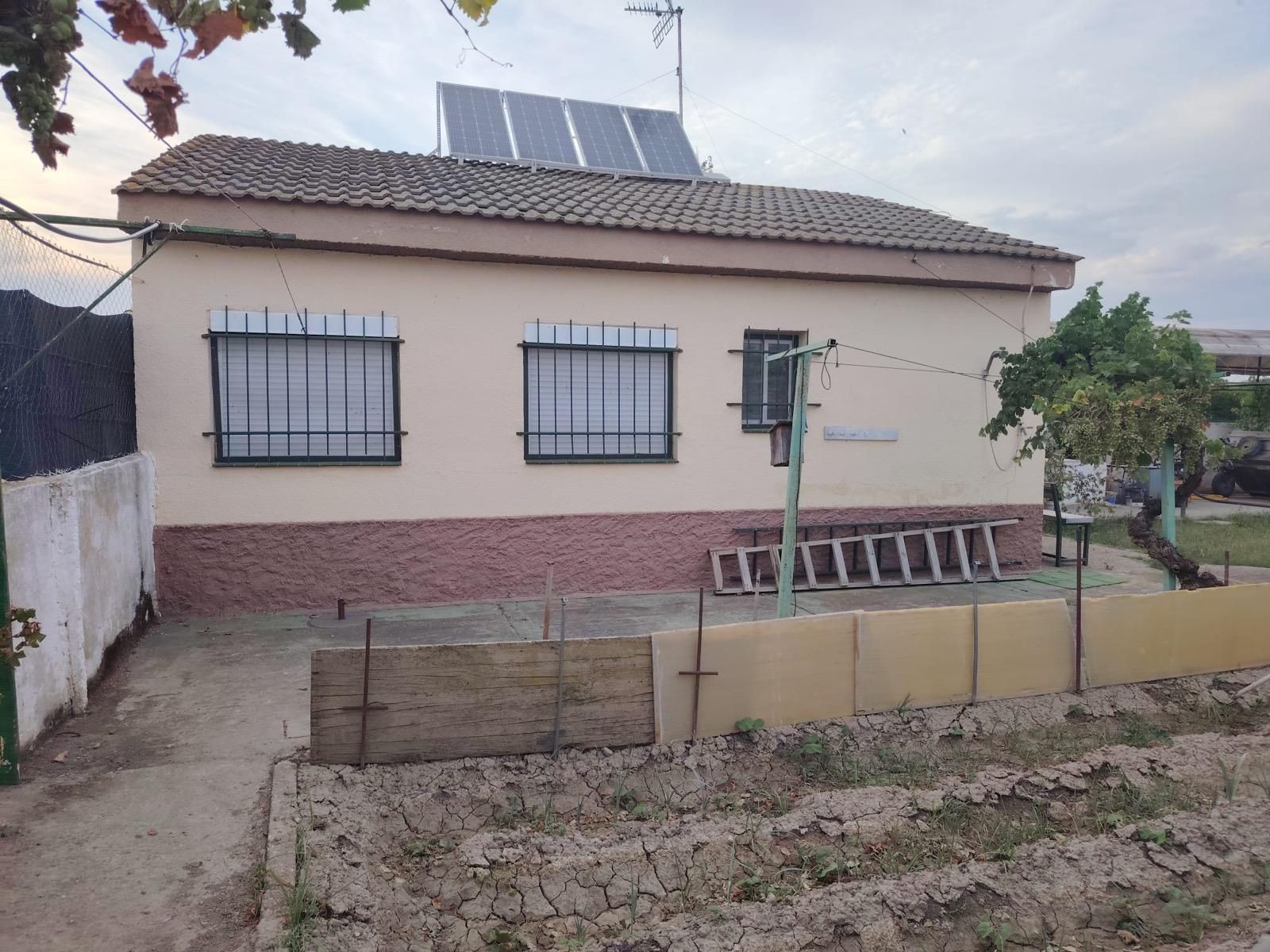 Vista exterior de Casa o xalet en venda en Nuez de Ebro amb Jardí privat, Terrassa i Traster