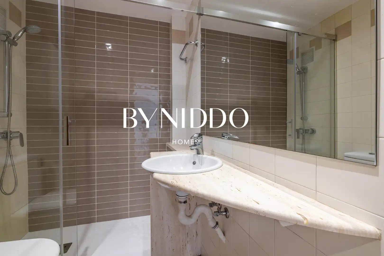 Bathroom of Flat for sale in Sant Cugat del Vallès  with Air Conditioner, Heating and Parquet flooring