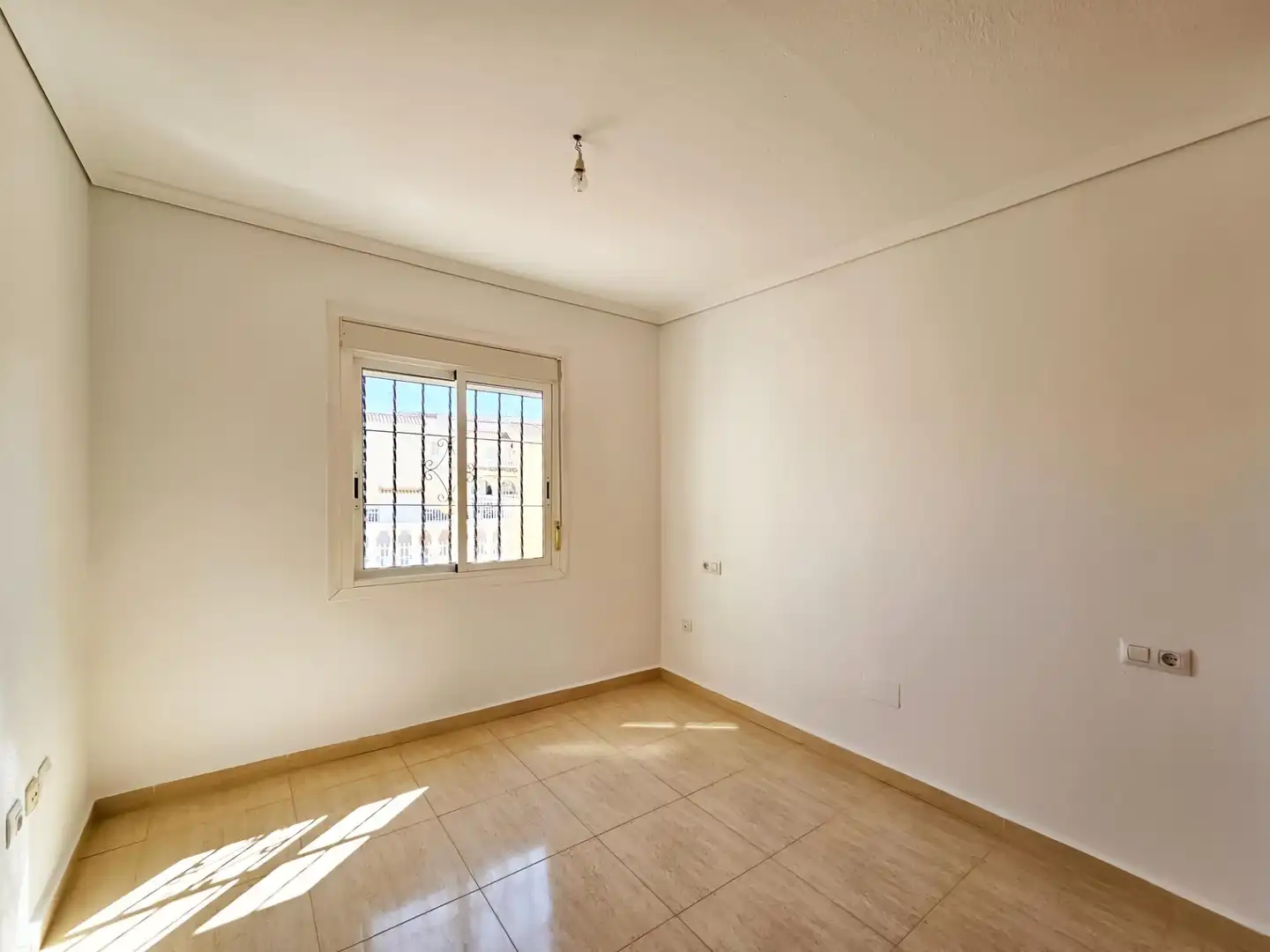 Habitación de Apartamento en venta en Santa Pola con Piscina comunitaria